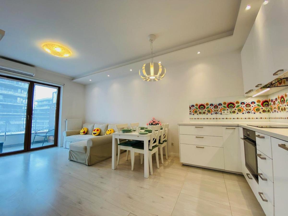 3 Rooms Aircon Apartment With Free Parking, Balcony Walking Distance Old Town Krakow Exterior photo